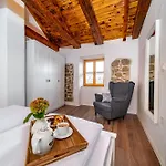 House Filumena Apartment Lopar