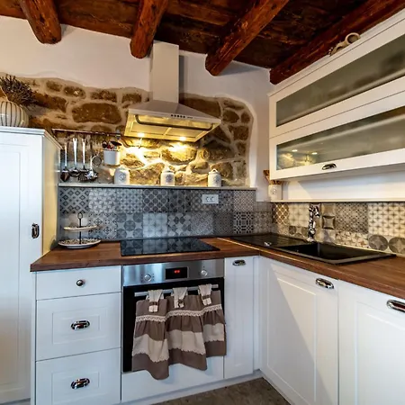 Stone House Heritage Filumena Apartment *